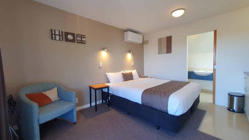 Quiet motel room near Christchurch Airport ideal for business travel
