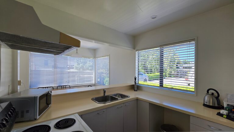 Airways Motel Townhouse Kitchen