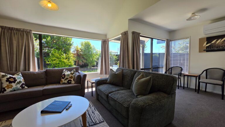 Airways Motel Townhouse Living room